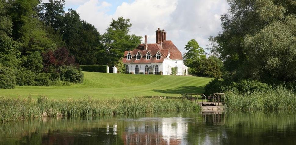 Houghton Lodge Gardens